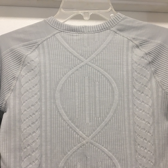 Lululemon Rest Less Pullover LS Top Silver Spoon Light Gray EUC - Picture 12 of 15